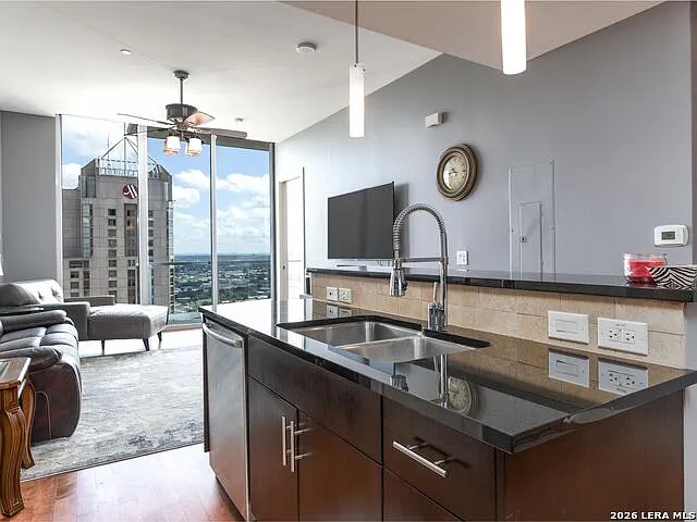 610 E Market St #2904 — Photo 9