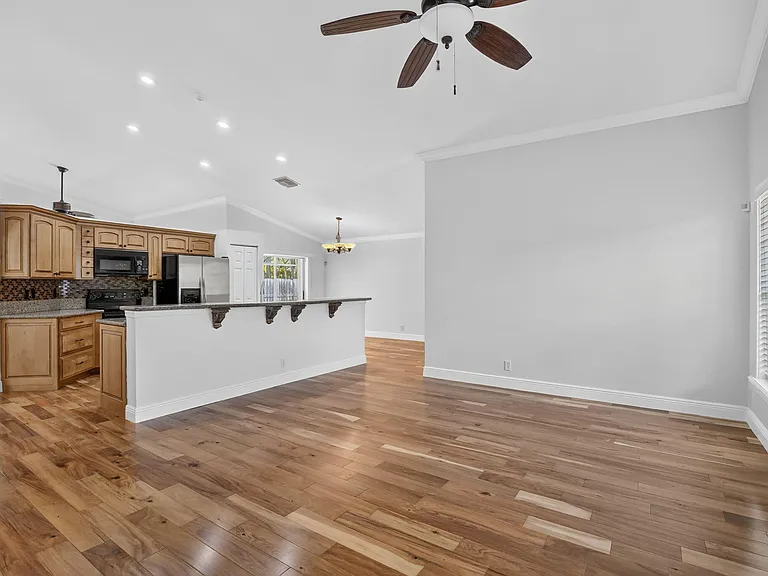 1959 Water Ridge Dr — Photo 15