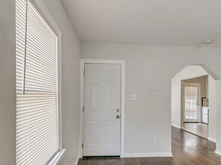 2042 NW 34th St — Photo 33