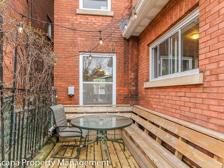 165 Irving Ave — Photo 32