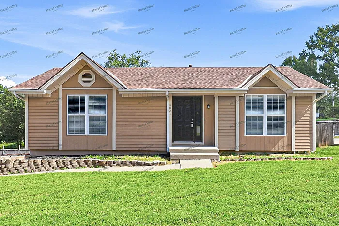 3 bed, 2.5 bath, 1044 sqft, $1,820 — Photo 2