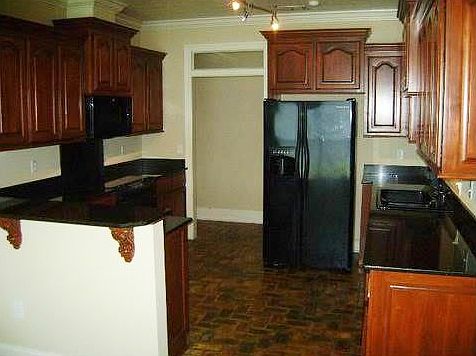 2nd image of 15425 Meadow Brook Ct