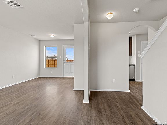 5th image of 2402 Applewhite Meadows