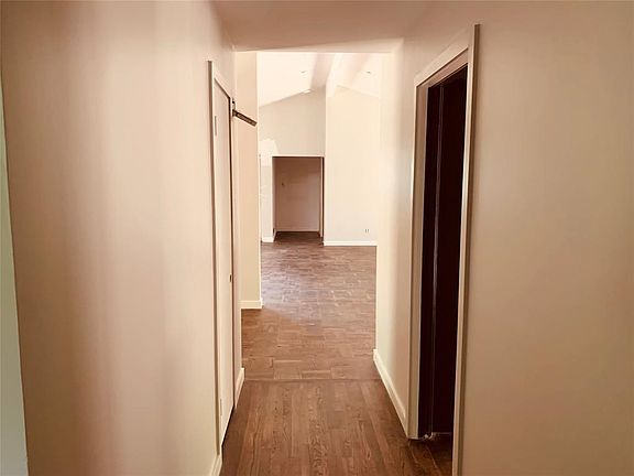 4th image of 13747 Hughes Ln