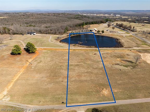 3rd image of Lyric Ln #3