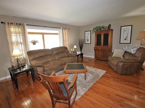 5th image of 308 W Northland Ave