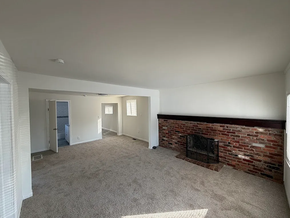 Building Photo - 5672 N Linville St