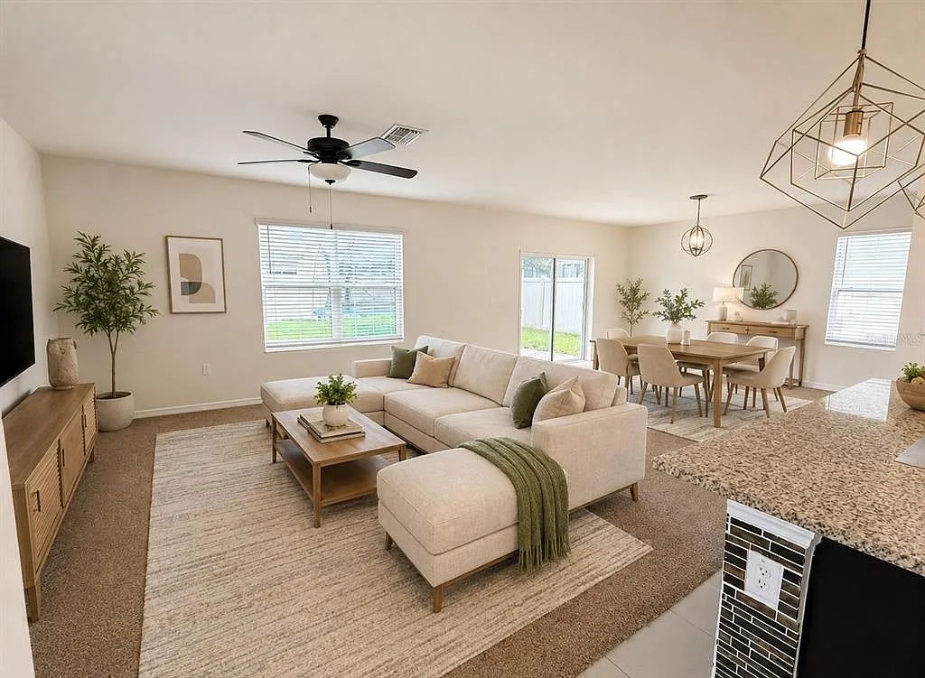 4 bed, 2.5 bath, 2260 sqft, $2,600 — Photo 2