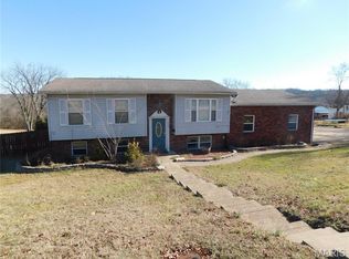 1409 N 4th St, De Soto, MO 63020
