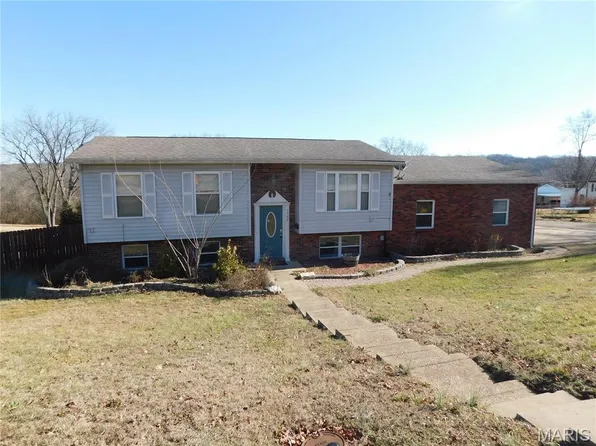 1409 N 4th St, De Soto, MO 63020