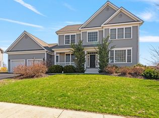 35 Royal Dr, South Burlington, VT 05403