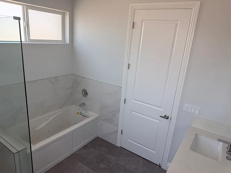 201 E Grand Ave — Photo 17