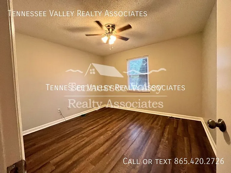 755 Kirk Ave — Photo 8