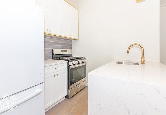 4th image of 162 Stuyvesant Ave #8F
