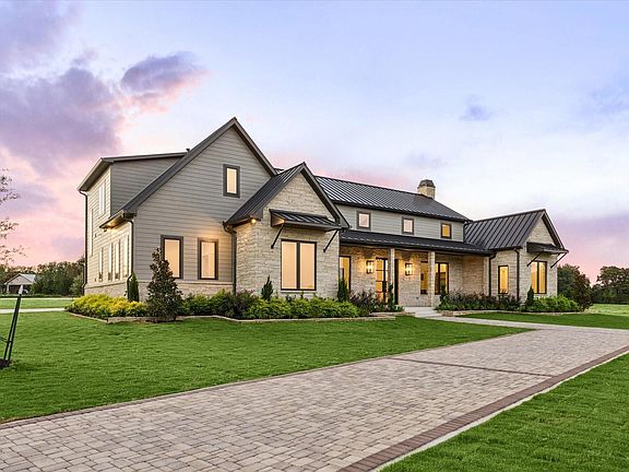 3rd image of 133 Drake Ln