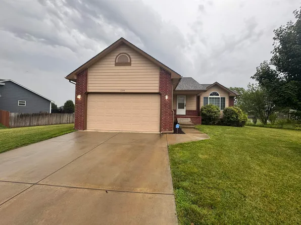 1204 N Hopper Dr, Goddard, KS 67052