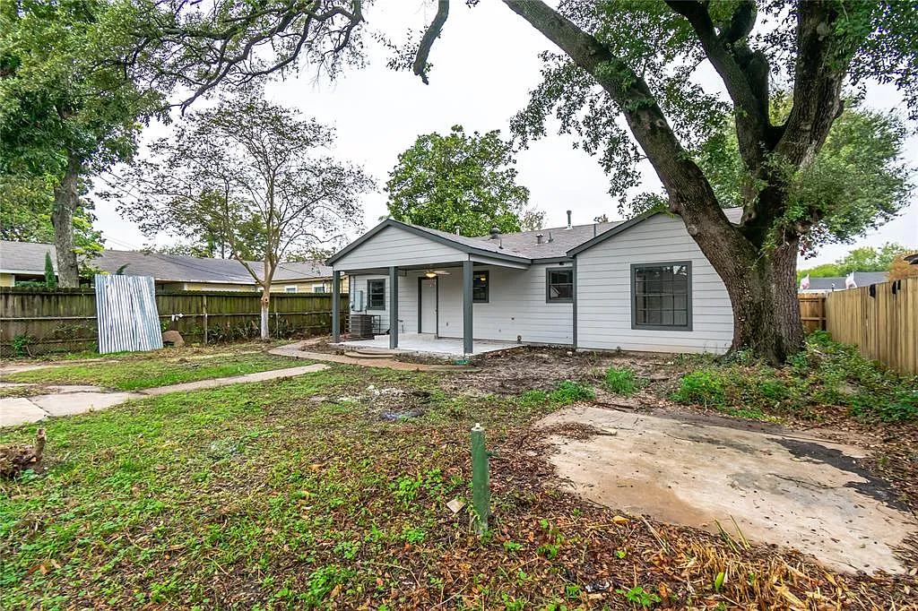 3 bed, 1290 sqft, $1,900 — Photo 3