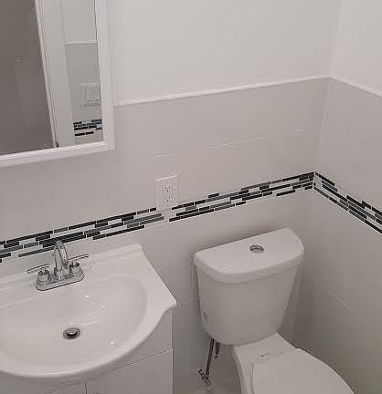 4th image of 214 Stanhope St #3
