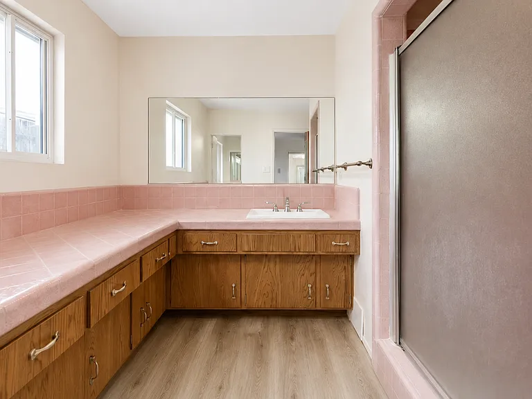 1300 Oak Ave — Photo 8