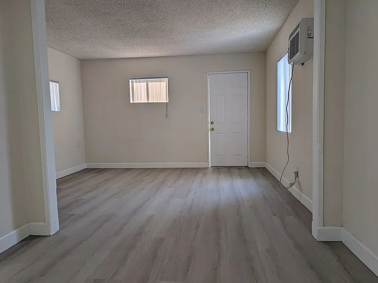 2805 Meeker Ave — Photo 7
