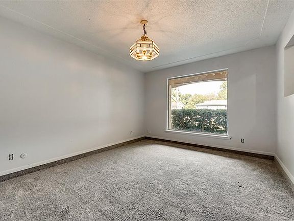 4th image of 5109 Laurel Ln