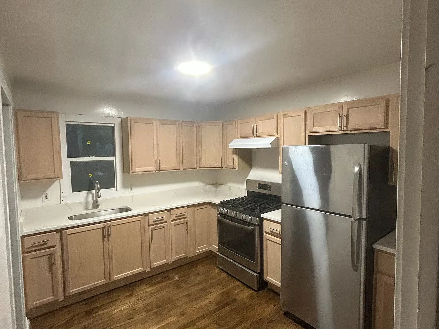 2 bed, 696 sqft, $1,425 — Photo 2