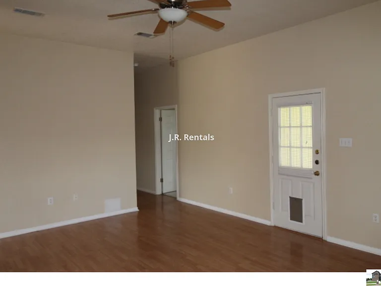 1506 Creek St — Photo 102