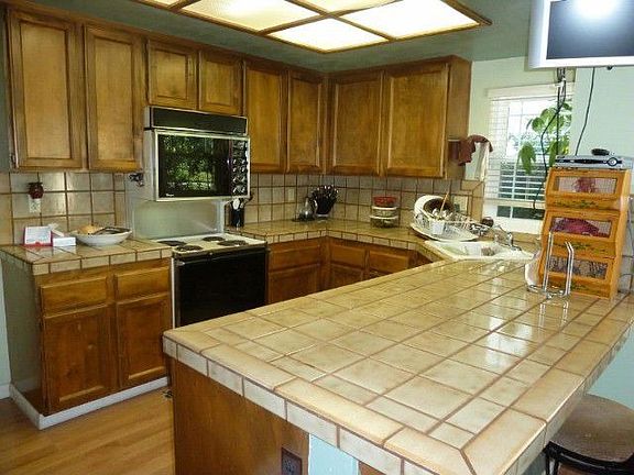 3rd image of 1726 Pebblewood Dr