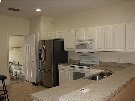 2nd image of 1071 Albany Ct #221