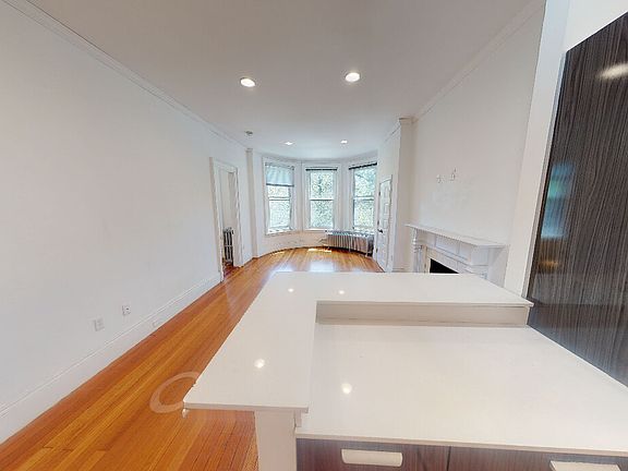 4th image of 373 Commonwealth Ave #8