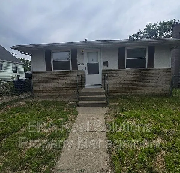 2472 Pontiac St — Photo 1