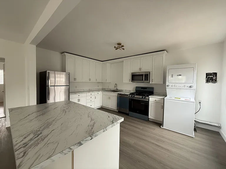 127 W 5th Ave #A — Photo 8