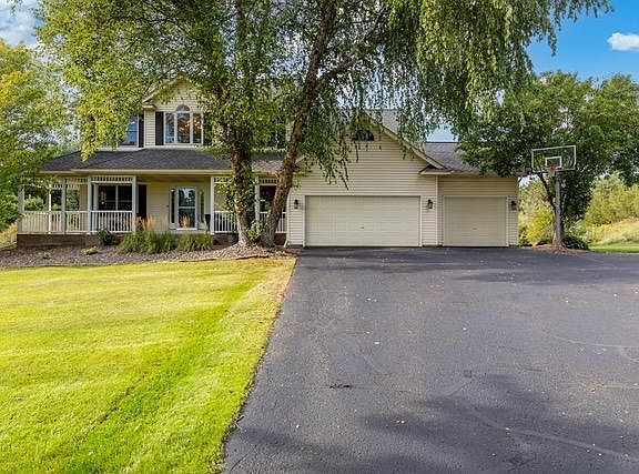 2nd image of 834 Prairie Meadows Dr