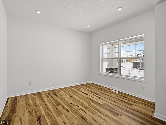 5th image of 8054 Glenwood Dr