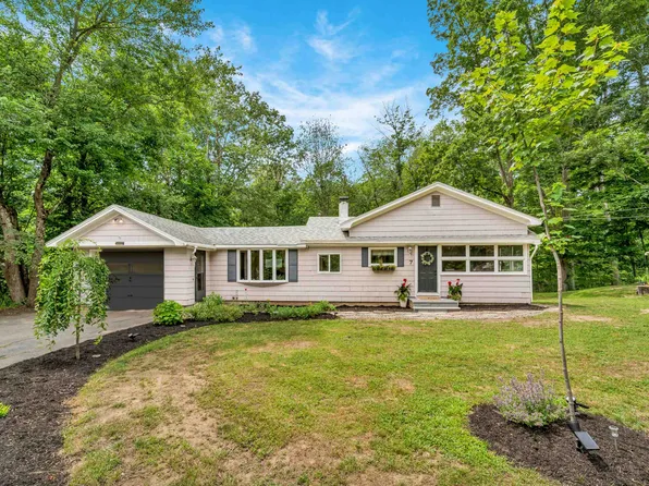 7 Lakeview Avenue, Sandown, NH 03873