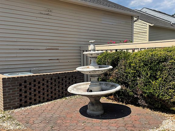 4022courtyard_06022022