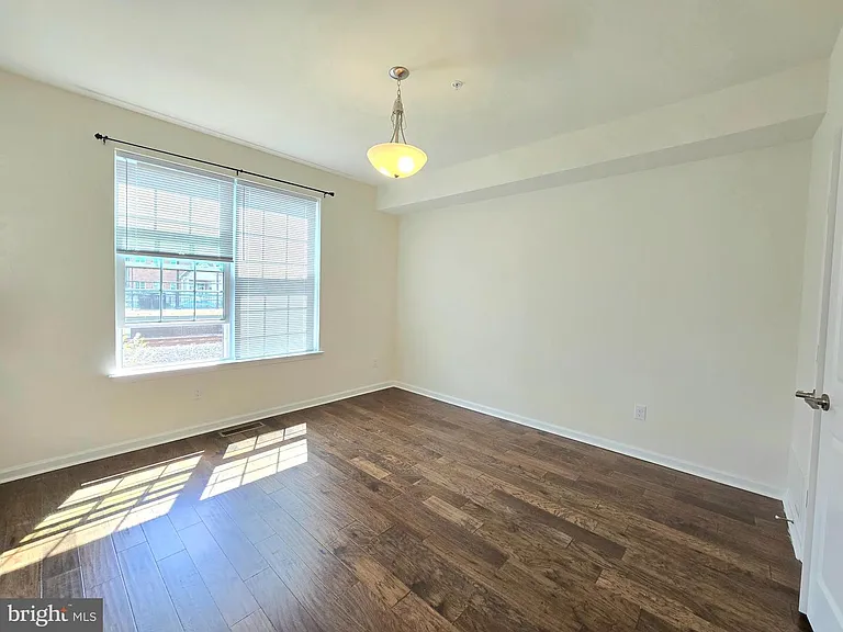 1045 Chapman Cir — Photo 4