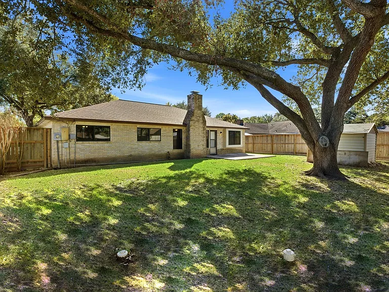 3721 Avenue R — Photo 42