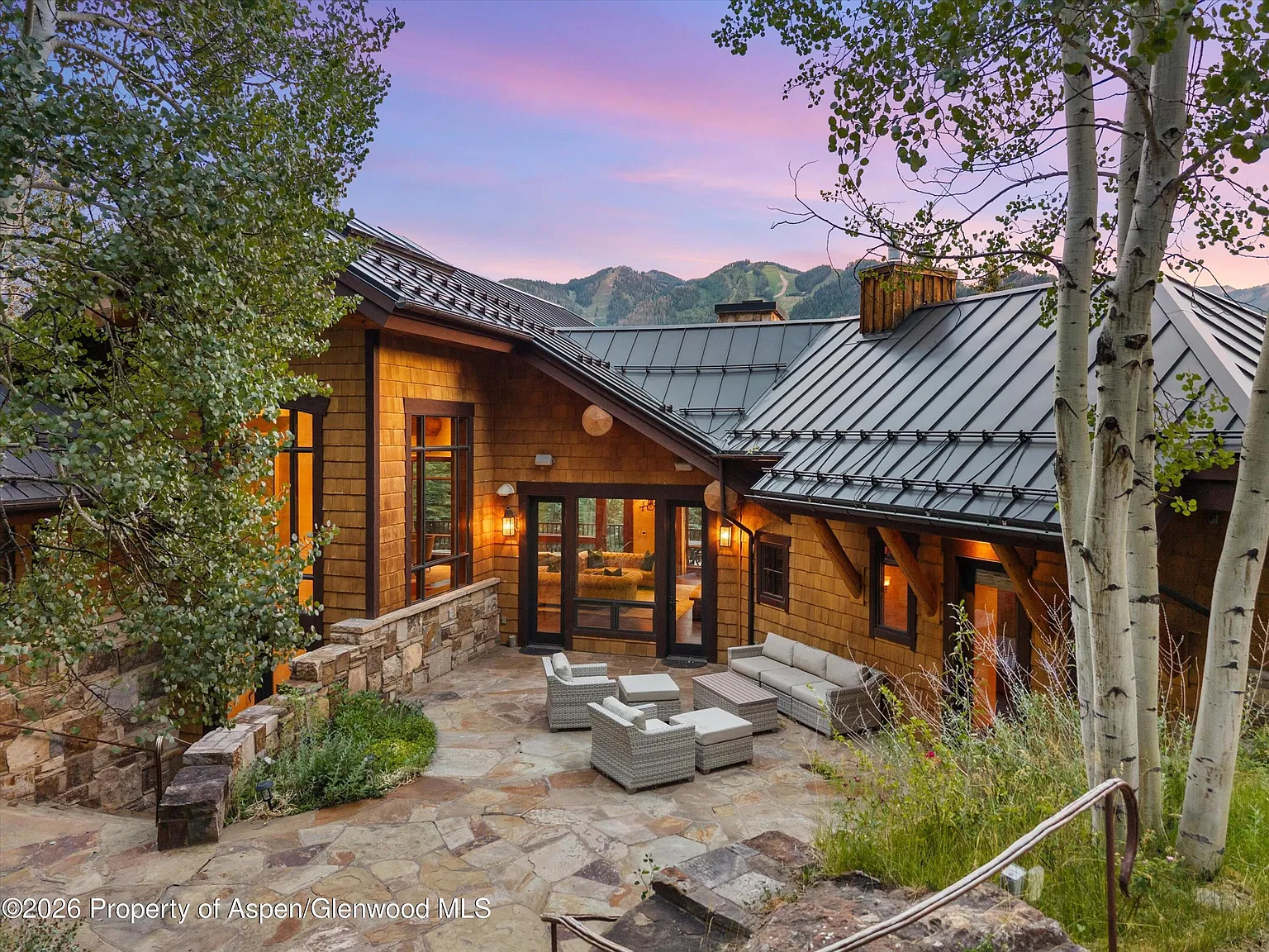 5 bed, 5.5 bath, 9995 sqft, $200,000 — Photo 1