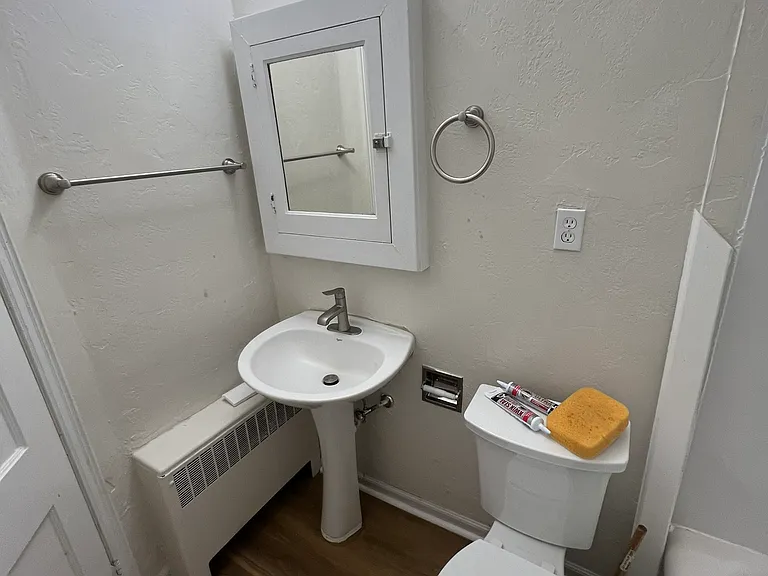 300 E Franklin St #B — Photo 6