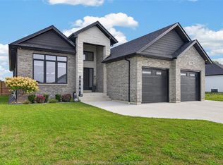 1720 Mucci Dr, Kingsville, ON N0P2G0