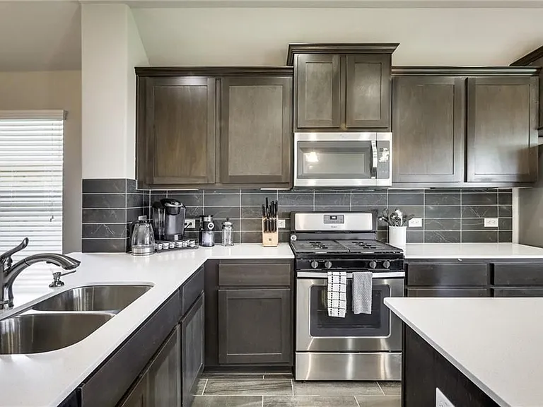 8005 Mozart St — Photo 3