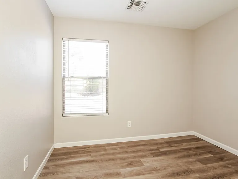 12508 W Windsor Blvd — Photo 13