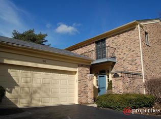 30 The Court Of Cobblestone, Northbrook, IL 60062