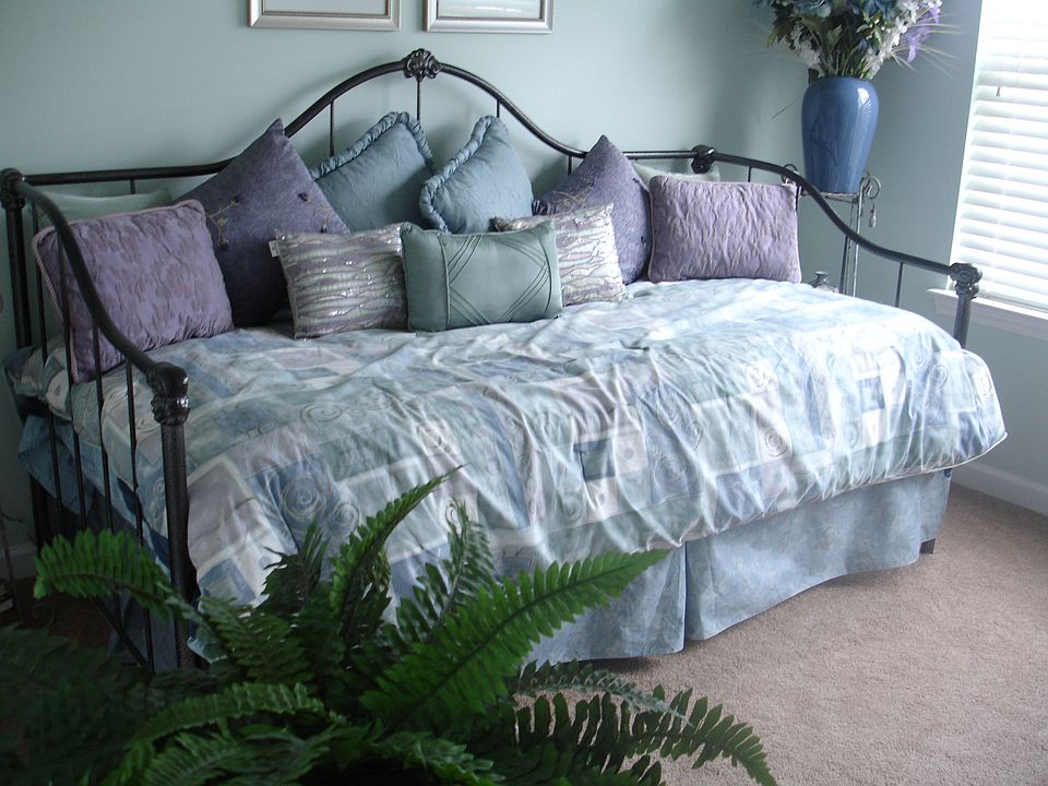 Clean Furnished Room