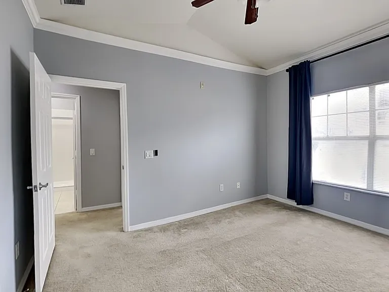 2550 Grand Central Pkwy #11 — Photo 18