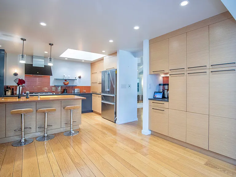 71 Toussin Ave — Photo 11