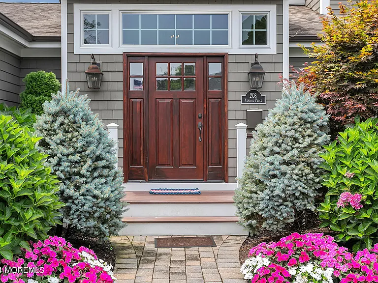 208 Neptune Pl — Photo 4