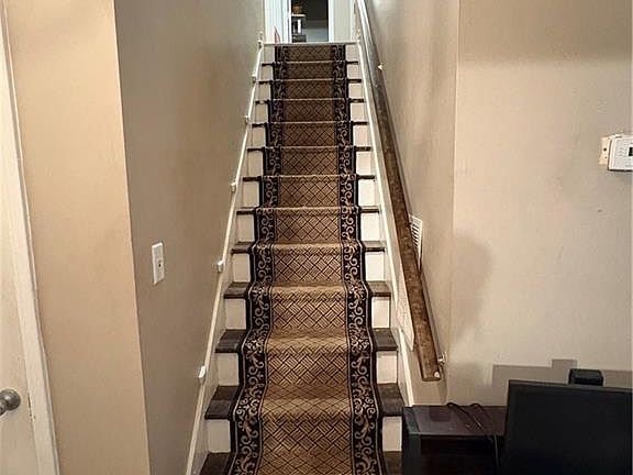 3rd image of 2275 Briar Knoll Rd