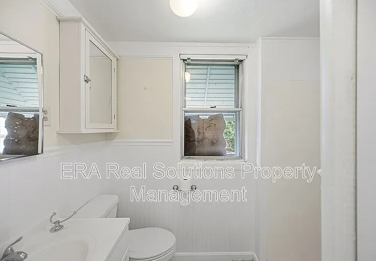 2028 W Galbraith Rd — Photo 36